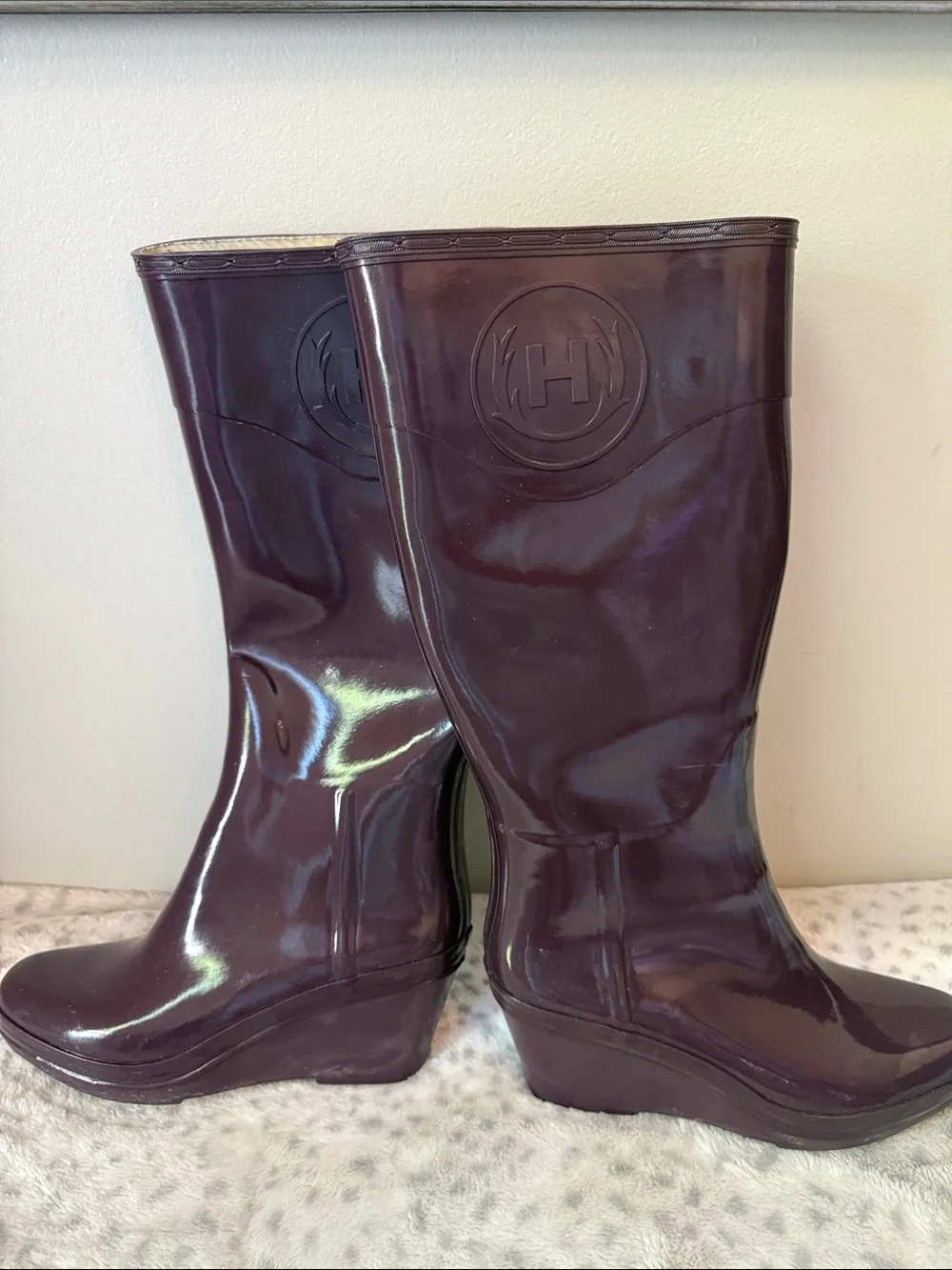 Hunter Wedge Rain Boots in Dark Plum